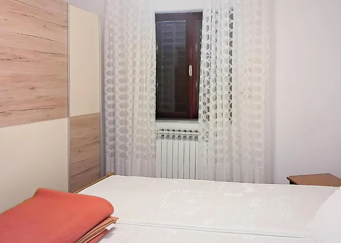 1 Bedroom Awesome In Apartment