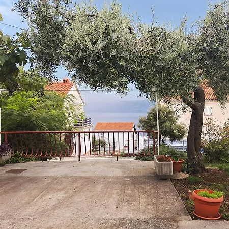 1 Bedroom Awesome In Διαμέρισμα *